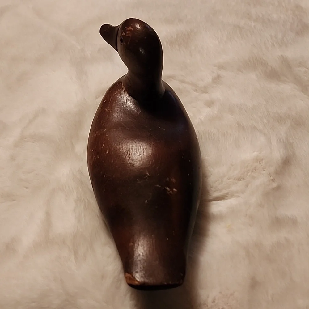 VINTAGE  WOODEN DECOY DUCK SOLID  WOOD FIGURE TABLETOP DECOR POLISHED  FOLK ART. - Picture 4 of 10